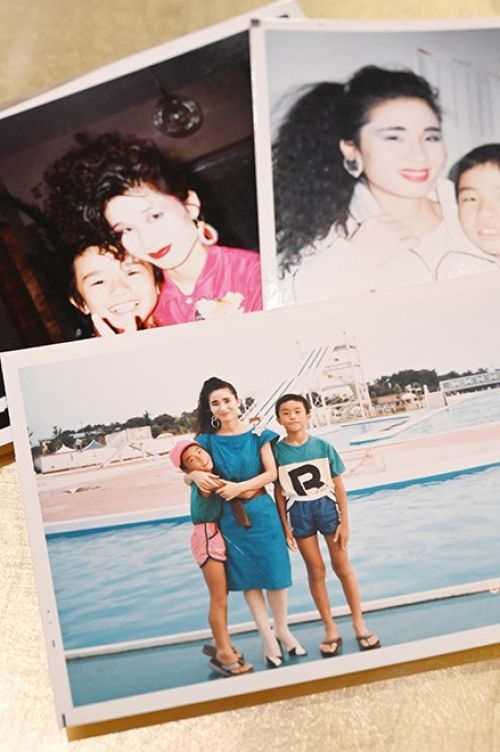 bà Akiko Matsumoto và hai con